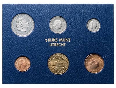 купить Набор из 5 монет и 1 жетона 1976 Нидерланды в буклете