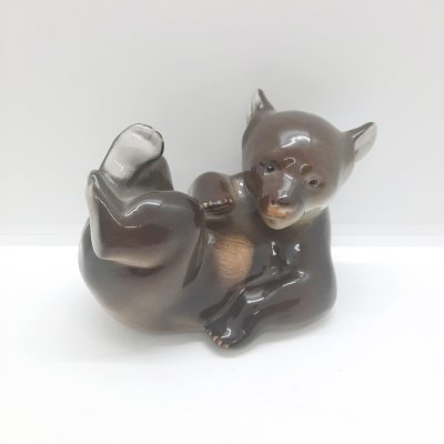 купить Статуэтка "Медвежонок лежащий", скульптор П.П. Веселов, фарфор, роспись, аэрография, Императорский фарфоровый завод (ИФЗ), Российская Федерация, 2006-2023 гг.