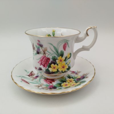 купить Кофейная пара, украшенная цветочным и ягодным декором, серия "Spring wood" ("Весенний лес"), фарфор, деколь, золочение, Royal Albert, Великобритания, 1970-1990 гг.