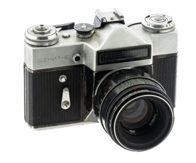 купить Фотоаппарат пленочный "Зенит-Е" с объективом "Гелиос-44-2" в кофре, алюминиевый сплав, Красногорский механический завод ("КМЗ"), СССР, 1965-1986 гг.