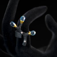 Купить Кольцо со вставкой натуральных камней (топаз, фианит), серебро 925 пр., родирование и золочение, фирма «German Kabirski», Россия, 1990-2010 гг.