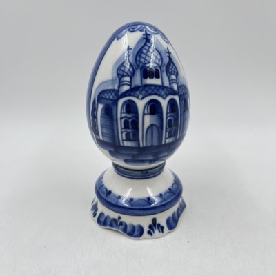 купить Декоративное яйцо на подставке с изображением храма, Гжель, авт. Петухова, фарфор, роспись, Россия, 1990-2000 гг.