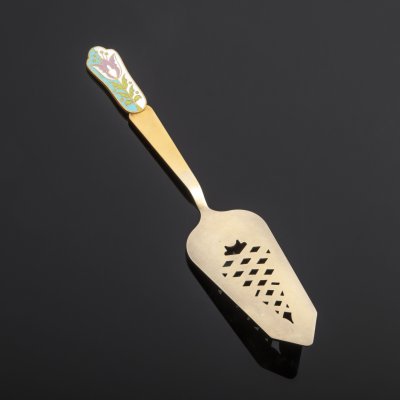 купить Лопатка для торта с цветочным декором на черенке, металл, золочение, эмаль, СССР, 1970-1980 гг.