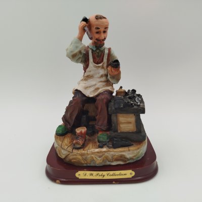 купить Скульптурная композиция в стилистике Capodimonte "Сапожник", композитный материал, дерево, роспись, Италия, 1970-1990 гг.