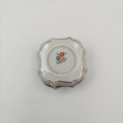 купить Шкатулка миниатюрная с изображением цветов, фарфор, деколь, золочение, Барановский фарфоровый завод, СССР, 1953-1957 гг.