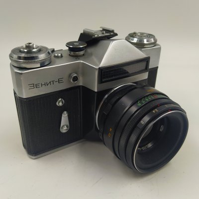купить Фотоаппарат "Зенит-Е" с объективом "Гелиос-44-2" в оригинальном кофре, металл, стекло, пластик, кожа, Завод «Зенит», г. Вилейка, СССР, 1974 г.