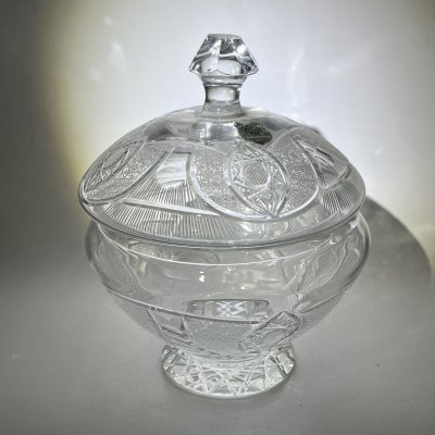 купить Ваза для десерта (бонбоньерка) с резным геометрическим декором, Vitrometan Medias, хрусталь, алмазная грань, Румыния, 2000-2015 гг.