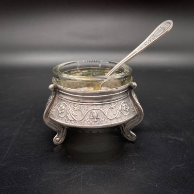 купить Солонка с миниатюрной ложечкой, мНЦ (медь-никель-цинк), стекло, Мстерская художественная фабрика «Ювелир», СССР, 1960-1980 гг.