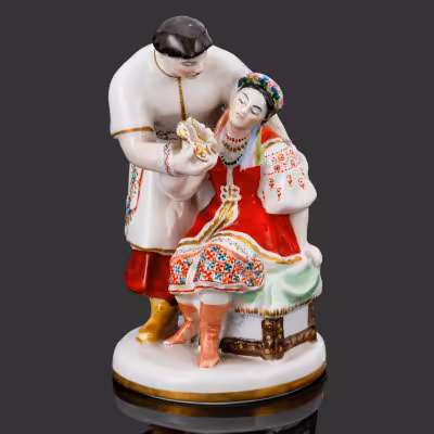 купить Статуэтка "Черевички" ("Вакула и Оксана"), скульптор Б.Я. Воробьев, художница Е.Н. Лупанова, фарфор, роспись надглазурная, золочение, Ленинградский фарфоровый завод (ЛФЗ), СССР, 1960-1970 гг.