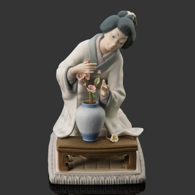купить Статуэтка "Японка с сакурой", скульптор Vincente Martinez, фарфор, роспись, Lladro, Испания, 1973-1997 гг.