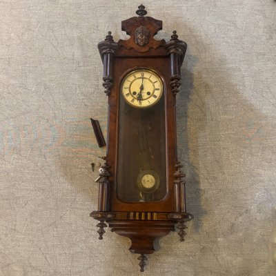 купить Часы настенные в фигурном корпусе с маскароном (марка "Le Roi à Paris"), ключ в комплекте, дерево, металл, стекло, Германия, 1890-1910 гг.