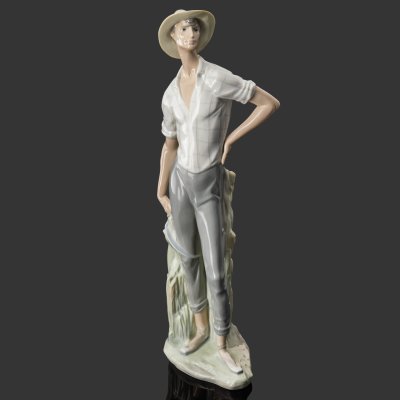 купить Статуэтка "Мужчина с серпом" ("Жнец"), фарфор, роспись, NAO Porcelain, Испания, 1970-1990 гг.