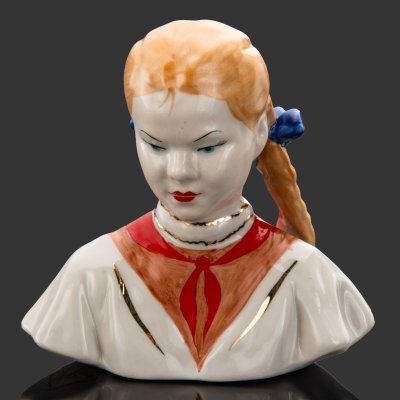 купить Бюст "Пионерка" ("Школьница"), автор М. Вронский, фарфор, роспись, золочение, Городницкий фарфоровый завод, СССР, 1950-1960 гг.