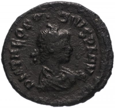 купить Римская Империя Феодосий I 379-395 гг 4 денария (реверс: Виктория идет влево, на плече трофей, волочит пленника)