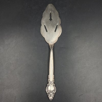 купить Лопатка сервировочная с цветочным декором, мНЦ (медь-никель-цинк), Кольчугинский завод цветных металлов, СССР, 1960-1980 гг.