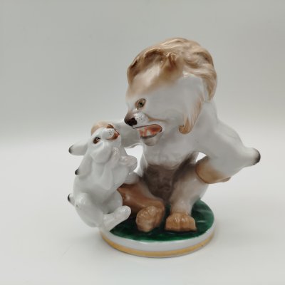 купить Статуэтка "Заяц во хмелю", скульптор Б.Я. Воробьев, фарфор, роспись, золочение, Ленинградский фарфоровый завод (ЛФЗ), СССР, 1950-1960 гг.