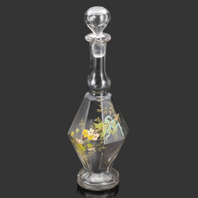 купить Штоф ромбовидной формы с цветочным декором, стекло, гранение, полихромные эмали, Западная Европа, 1900-1930 гг.