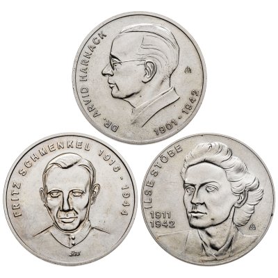 купить Германия ГДР Набор медалей (3шт) "Фриц Шменкель, Ильза Штебе, Арвид Харнак" в футляре