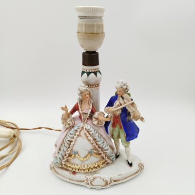 купить Лампа настольная "Галантная сцена" ("Игра на скрипке"), Grafenthal, фарфор, роспись, металл, полимерный материал, Германия, 1960-1972 гг.
