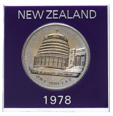 купить Новая Зеландия 1 доллар (dollar) 1978 "25 лет коронации Елизаветы II" (в футляре)