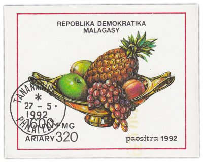 купить Мадагаскар (Малагасийская Республика) почтовый блок 1992 "Фрукты"