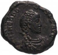 купить Римская Империя Феодосий I 379-395 гг 4 денария (реверс: Виктория идет влево, на плече трофей, волочит пленника)