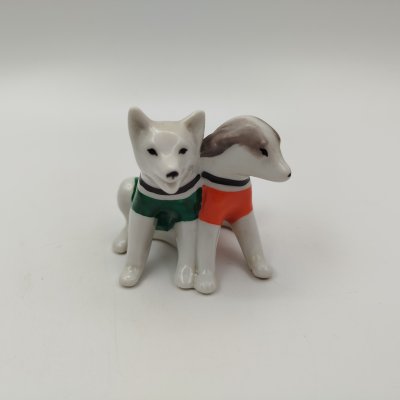 купить Статуэтка "Белка и Стрелка", скульптор С. И. Вайнштейн-Машурина (Асерьянц), фарфор, роспись, Дмитровский фарфоровый завод (ДФЗ Вербилки), СССР, 1960-1964 гг.