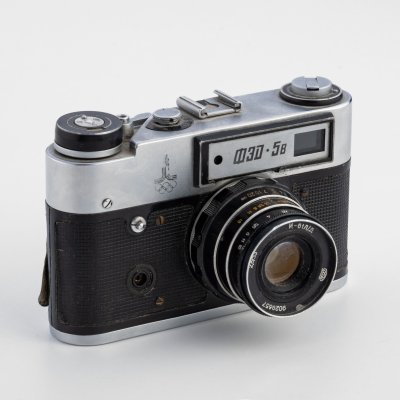 купить Фотоаппарат "ФЭД-5В" (с олимпийской символикой), объектив "Индустар-61", металл, стекло, пластик, Харьковский машиностроительный завод им. Дзержинского (ФЭД), СССР, 1979-1981 гг.