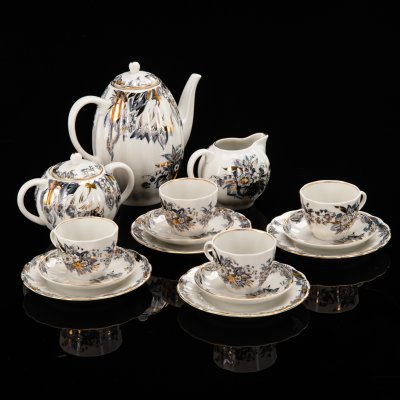 купить Сервиз кофейный "Отражение" на 4 персоны (15 предметов), автор формы "Тюльпан" Яковлева С.Е., автор рисунка Косенкова К.Г., фарфор, деколь, подрисовка, золочение, Ленинградский фарфоровый завод (ЛФЗ), Россия, 1989-2001 гг.