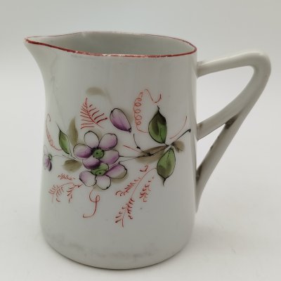 купить Молочник (сливочник), украшенный цветочным декором, фарфор, роспись, Российская империя, 1900-1917 гг.