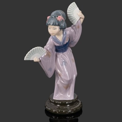 купить Статуэтка "Madama Butterfly" ("Танец гейши с веерами"), скульптор Salvador Debon, фарфор, роспись, Lladro, Испания, 1970-1990 гг.