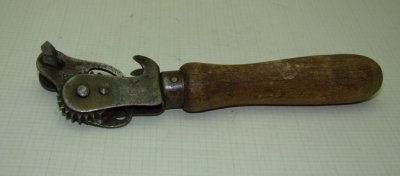 купить Консервный нож, сталь, дерево, 1950-1980 гг.