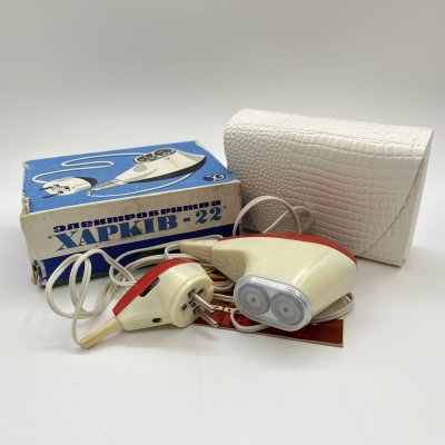 купить Электробритва "ХАРКIВ - 22", пластик, металл, искусственная кожа, Харьковский завод «Электробритва», СССР, 1975 г.