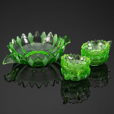 купить Набор для подачи напитков/десертов зеленого оттенка на 6 персон, выполненный в стиле ар-деко, цветное стекло, пресс, Западная Европа, 1930-1950 гг.