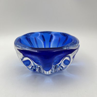 купить Пепельница синего оттенка, автор П.И. Зинченко, хрусталь, Ленинградский завод художественного стекла (ЛЗХС), СССР, 1970-1990 гг.