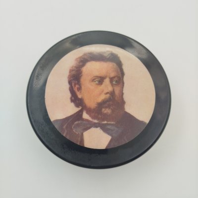 купить Шкатулка круглой формы с портретом Мусоргского, композитный материал, печать, СССР, 1960-1980 гг.