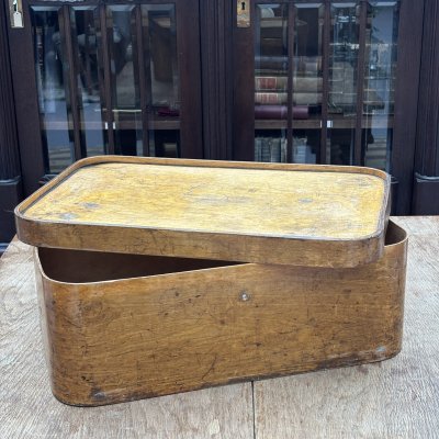 купить Коробка для одежды прямоугольной формы "Grand Prix Paris-1900", дерево, лак, металл, Лютерма (Luterma), Таллинская фанерно-мебельная фабрика Лютера, Российская империя, 1900-1915 гг.