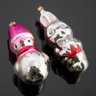купить Набор из двух ёлочных игрушек в оригинальной коробке ("Заяц с барабаном" и "Снеговик"), стекло, краска, картон, ЗАО «ПК Иней», Россия, 1991-1995 гг.