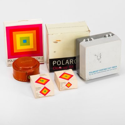 купить Набор аксессуаров для винтажных фотоаппаратов Polaroid, бумага, печать, полимерные материалы, металл, кожа, стекло, Polaroid, США, 1960-1980 гг.