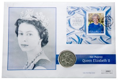 купить Остров Мэн 1 крона (crown) 2001 75 лет со дня рождения Королевы Елизаветы II + марка Гибралтар 2 фунта