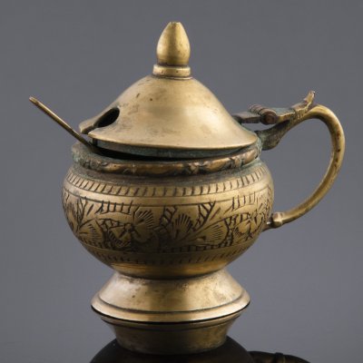 купить Солонка с миниатюрной ложкой, латунь, гравировка, Индия, 1960-1980 гг.