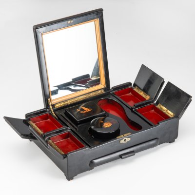 купить Туалетный набор, выполненный в восточном стиле и украшенный морским пейзажем, папье-маше, роспись, Вьетнам, 1970-1990 гг.