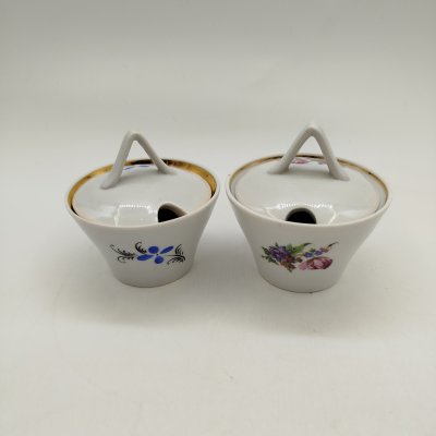 купить Набор из двух солонок(горчичниц) с цветочным декором, фарфор, деколь, золочение, Дулевский фарфоровый завод (Дулёво), СССР, 1968-1991 гг.