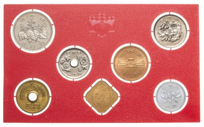 купить Япония - годовой набор 1995 1, 5, 10, 50, 100, 500 йен + жетон "Год Деревянной Свиньи" UNC Блистер