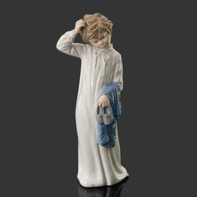 купить Статуэтка "Мальчик в ночной рубашке", фарфор, роспись, NAO Porcelain, Испания, 1970-2000 гг.