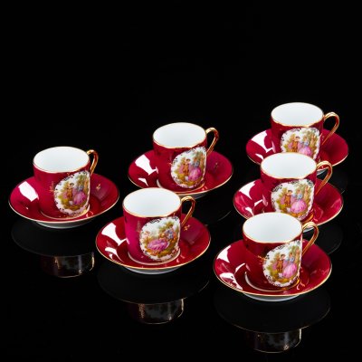 купить Набор кофейных пар на 6 персон, украшенных изображением галантной сцены, фарфор, деколь, крытье, золочение, Limoges, Франция, 1980-1990 гг.