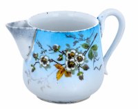 купить Сливочник с цветочным декором, фарфор, роспись с золочением, Товарищество М.С. Кузнецова, редкое клеймо, Российская Империя, 1885-1895 г.