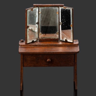 купить Мебель для куклы (трехстворчатое зеркало-трюмо), дерево, зеркальное полотно, СССР, 1950-1970 гг.