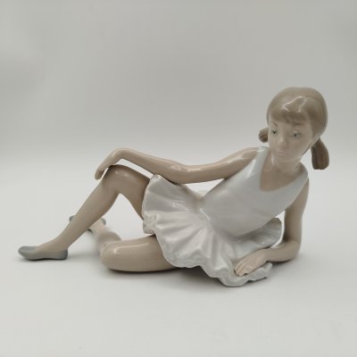 купить Статуэтка "Лежащая балерина", фарфор, роспись, NAO Porcelain, Испания, 1970-2000 гг.