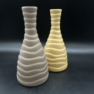 купить Набор из 2-х ваз с рельефным декором, керамика, Китай, 2010-2020 гг.